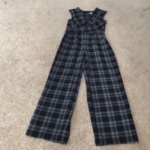 EMMA & MICHELE Sz 6 faux wrap sleeveless jumpsuit